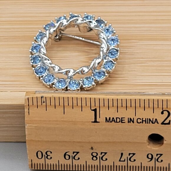 Vintage Silver Tone Circle Brooch Pin with Blue Rhinestones 1.25 Inch Retro - Picture 5 of 5
